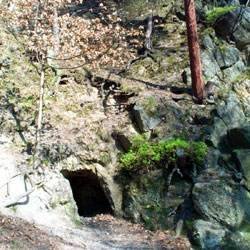 Höhlen / Felsvorsprünge